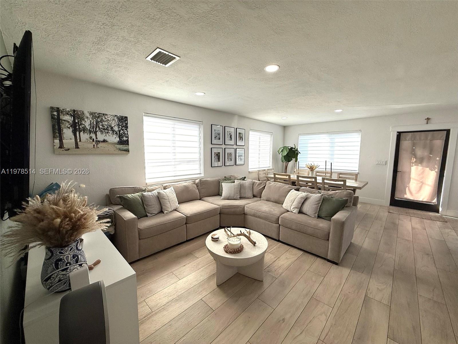 6545 SW 27th St Miami, FL 33155