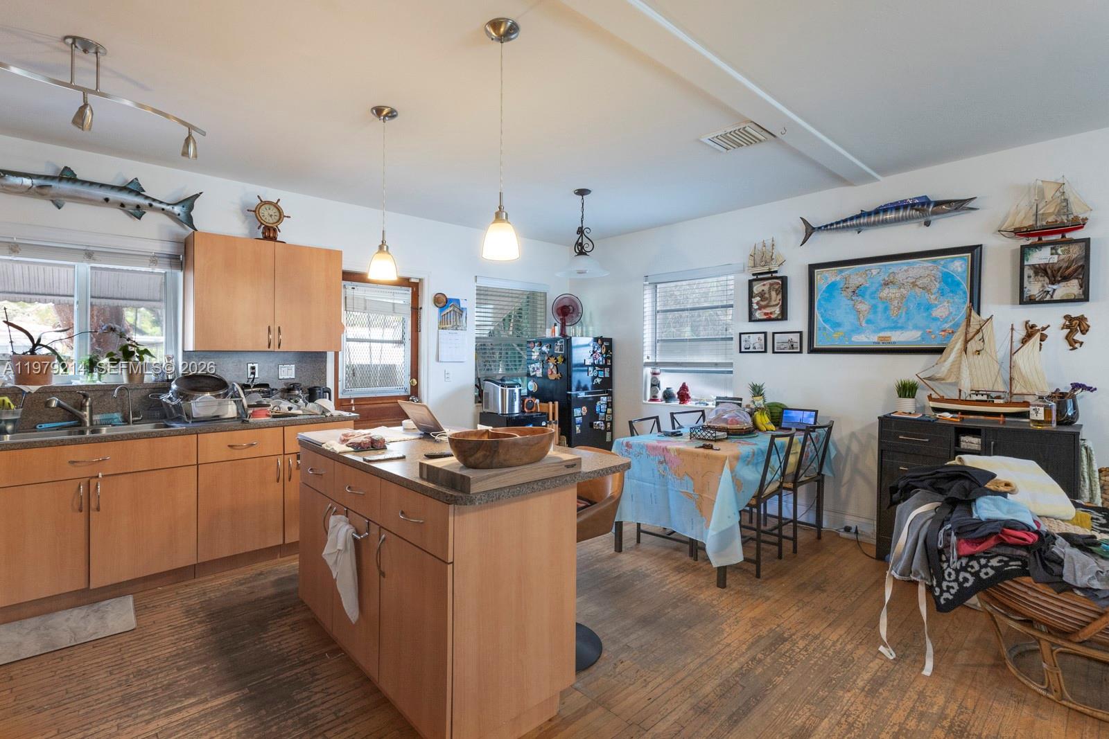 2710 SW 28th Ct Miami, FL 33133