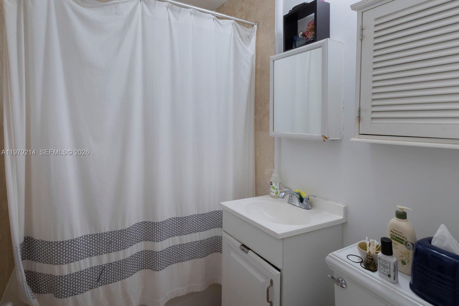 2710 SW 28th Ct Miami, FL 33133