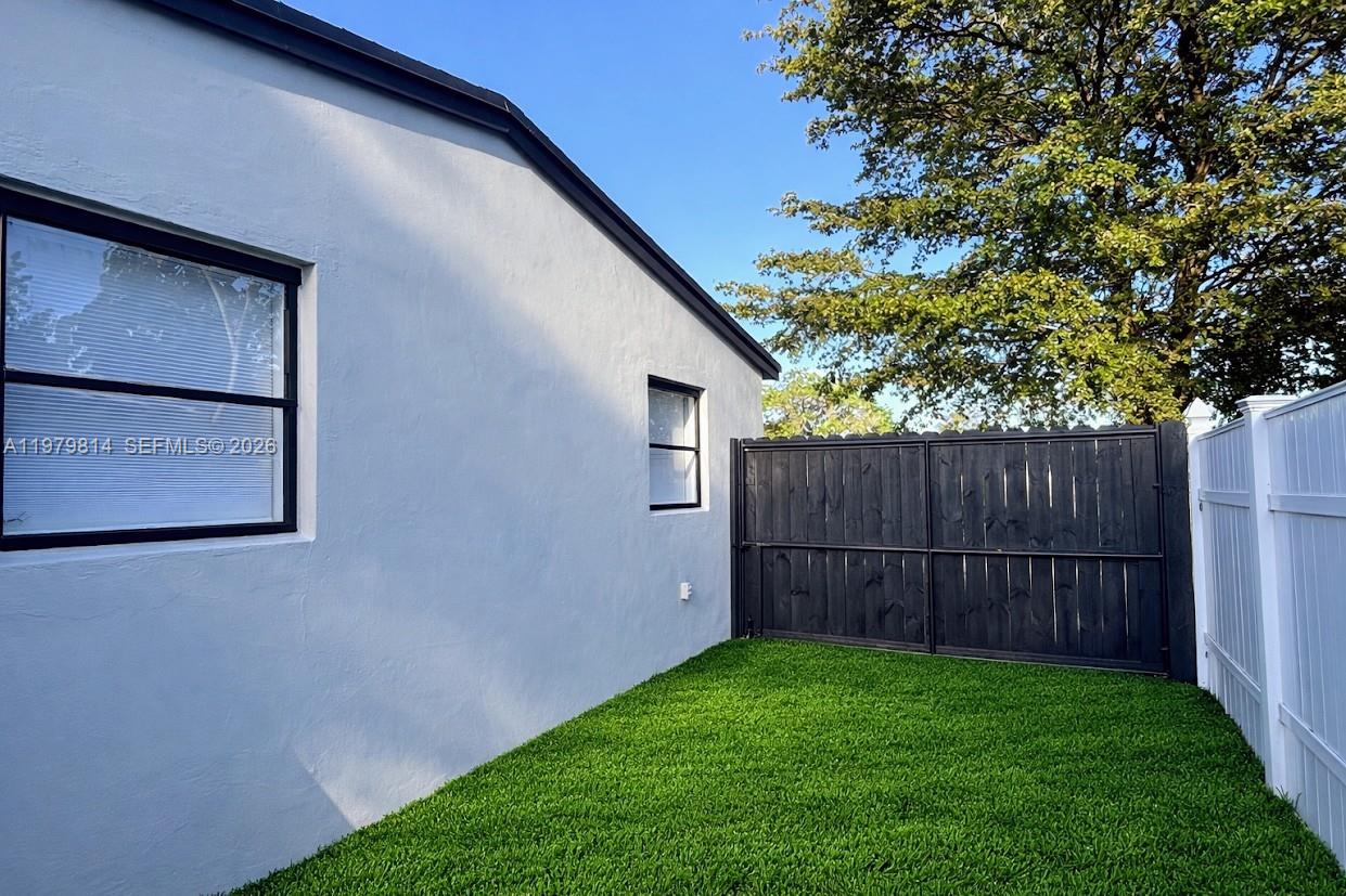 1400 N 70th Ter Hollywood, FL 33024