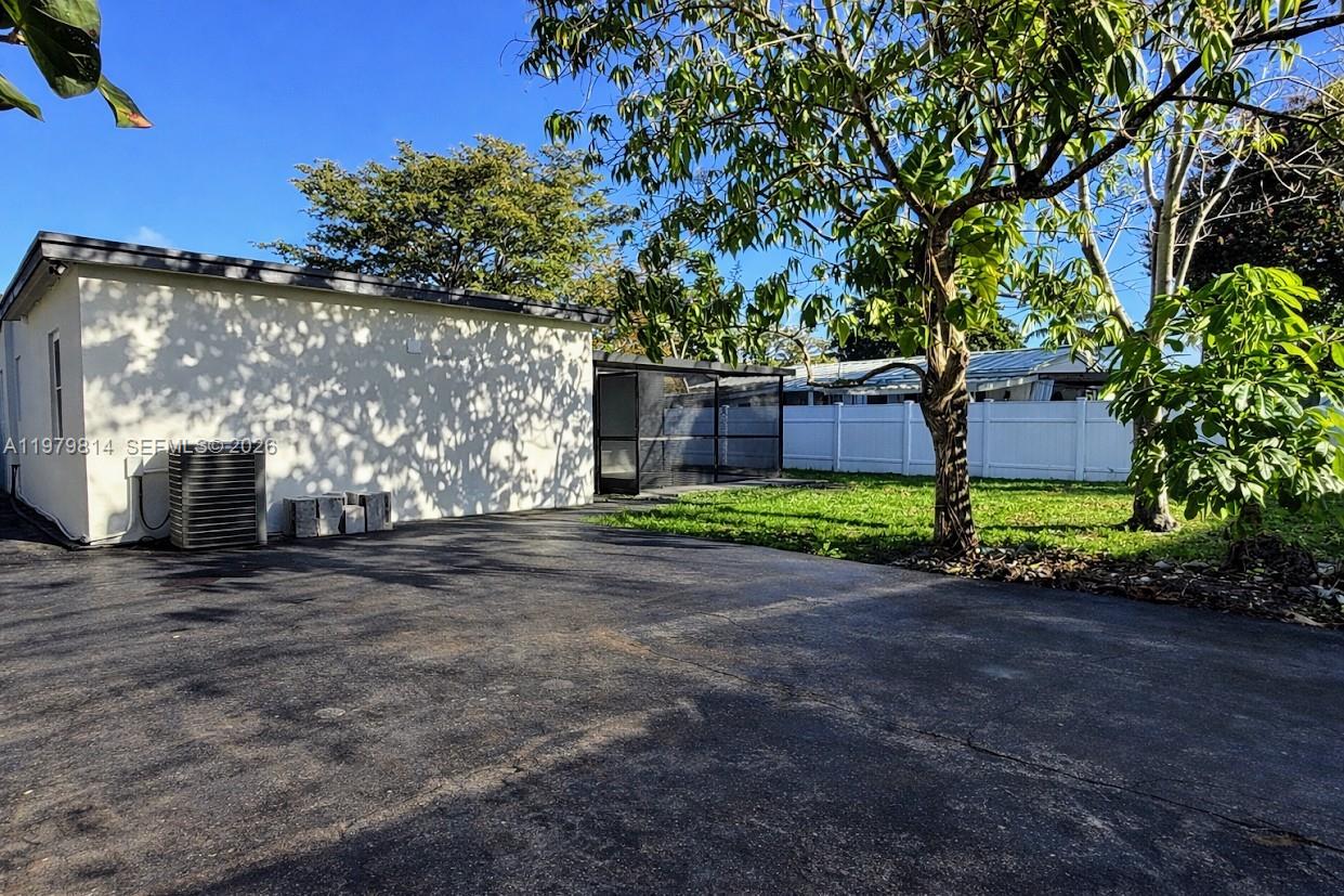 1400 N 70th Ter Hollywood, FL 33024