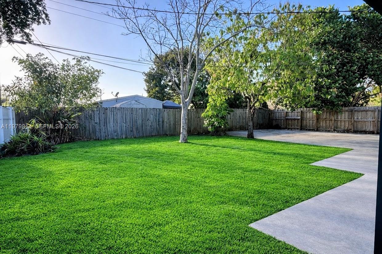 1400 N 70th Ter Hollywood, FL 33024