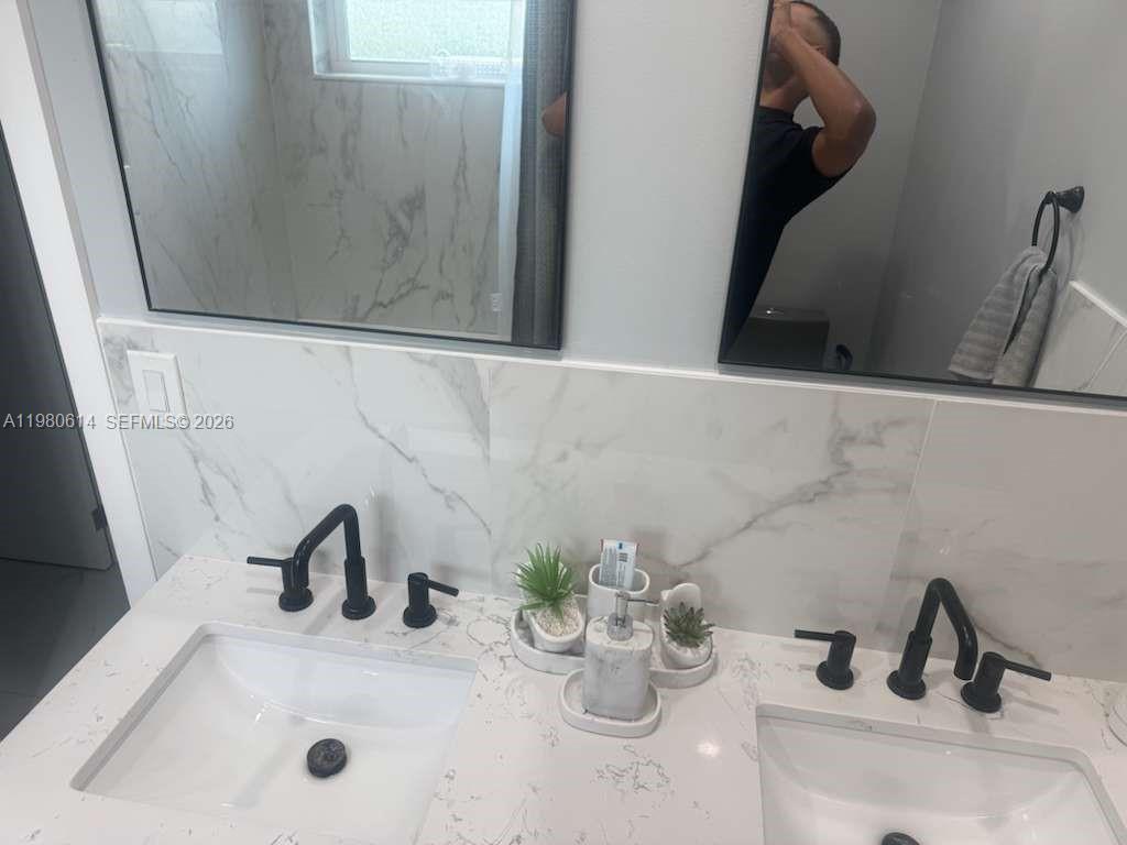 1001 NW 148th St #1001 Miami, FL 33168