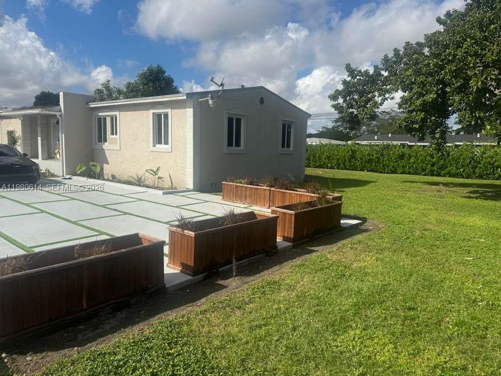 1001 NW 148th St #1001 Miami, FL 33168