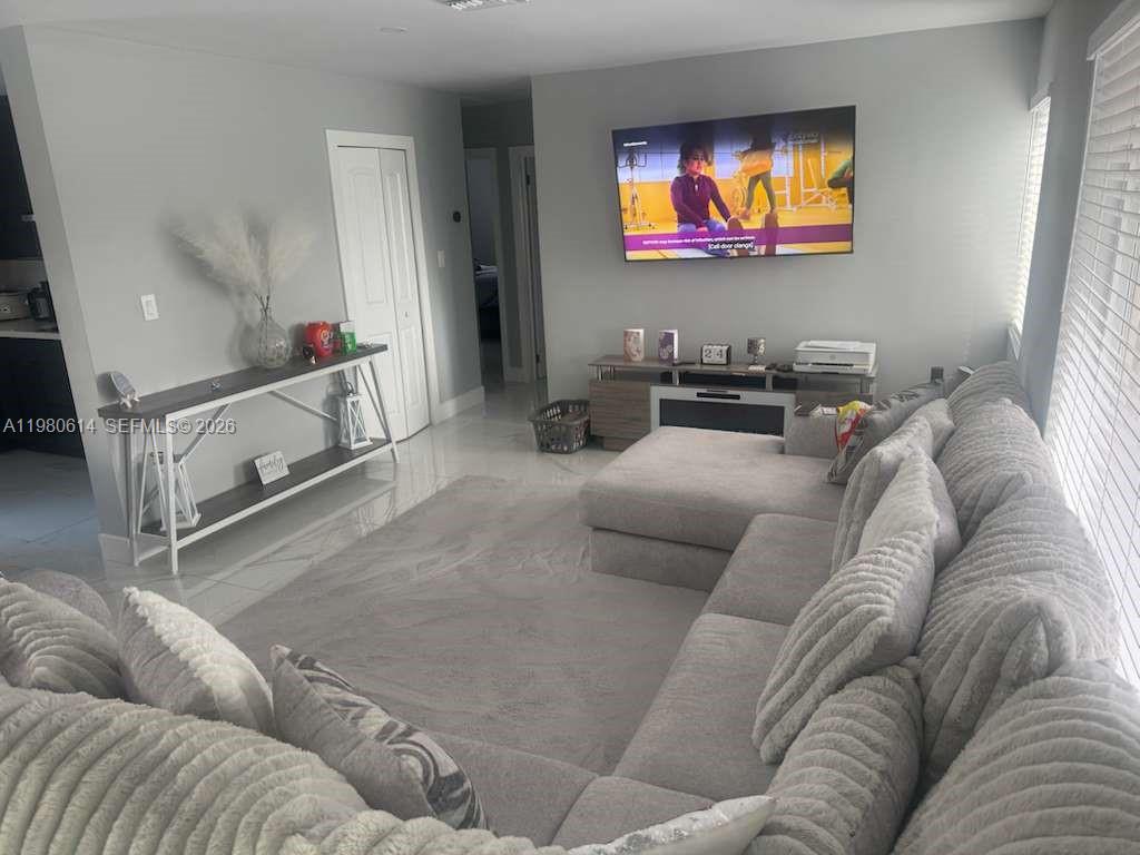 1001 NW 148th St #1001 Miami, FL 33168