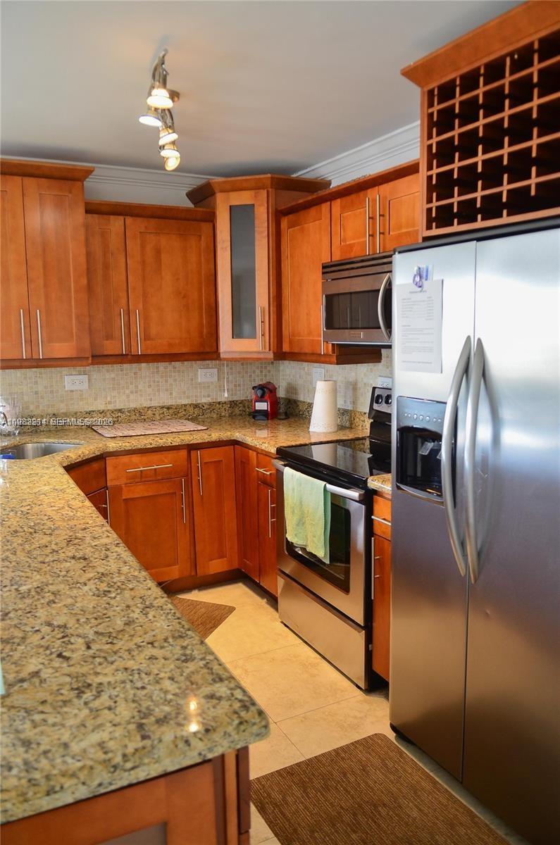 5555 Collins Ave #4A Miami Beach, FL 33140