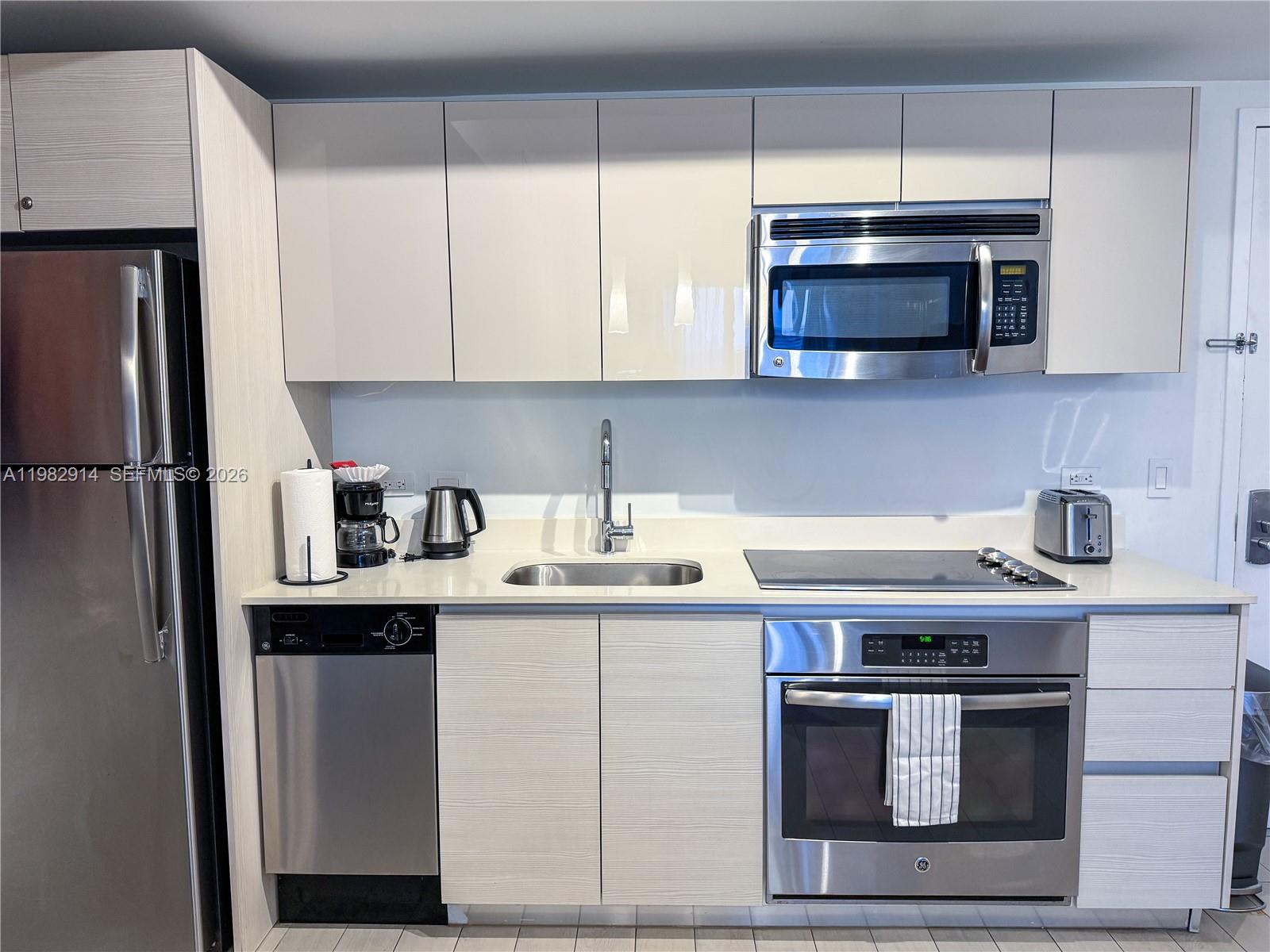 2602 E Hallandale Bch Blvd #R805 Hallandale Beach, FL 33009