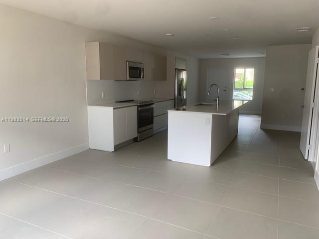 2555 NE 193rd St #2108 Miami, FL 33180