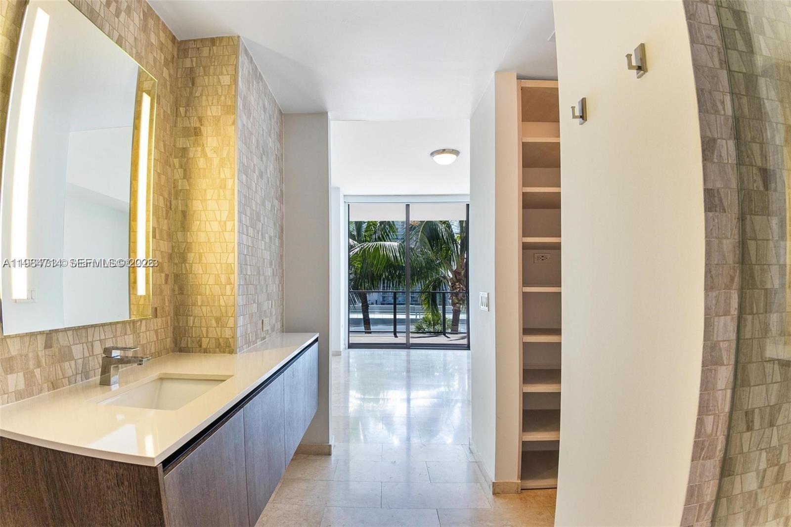 68 SE 6th St #806 Miami, FL 33131