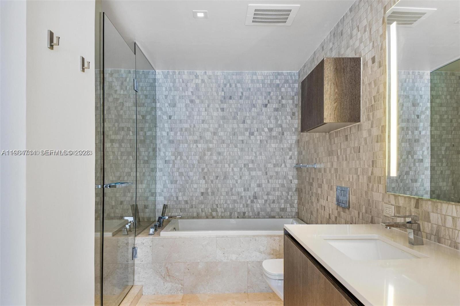 68 SE 6th St #806 Miami, FL 33131