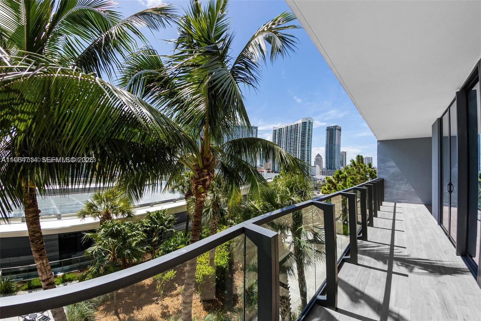 68 SE 6th St #806 Miami, FL 33131