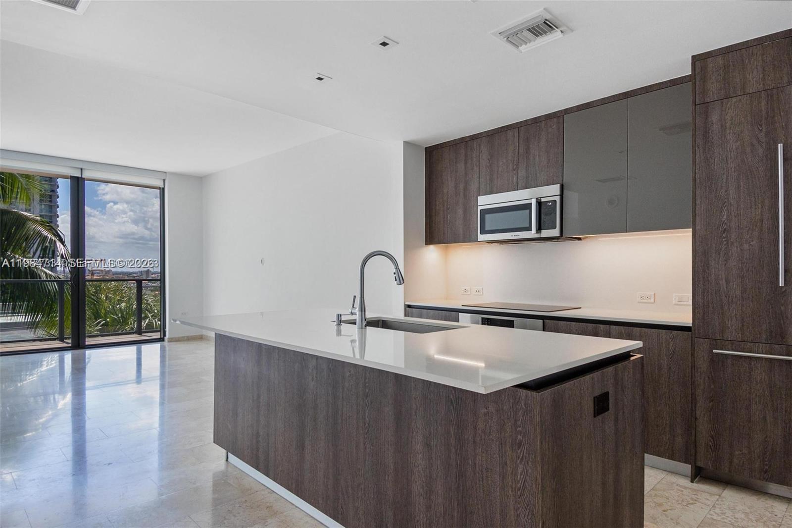 68 SE 6th St #806 Miami, FL 33131