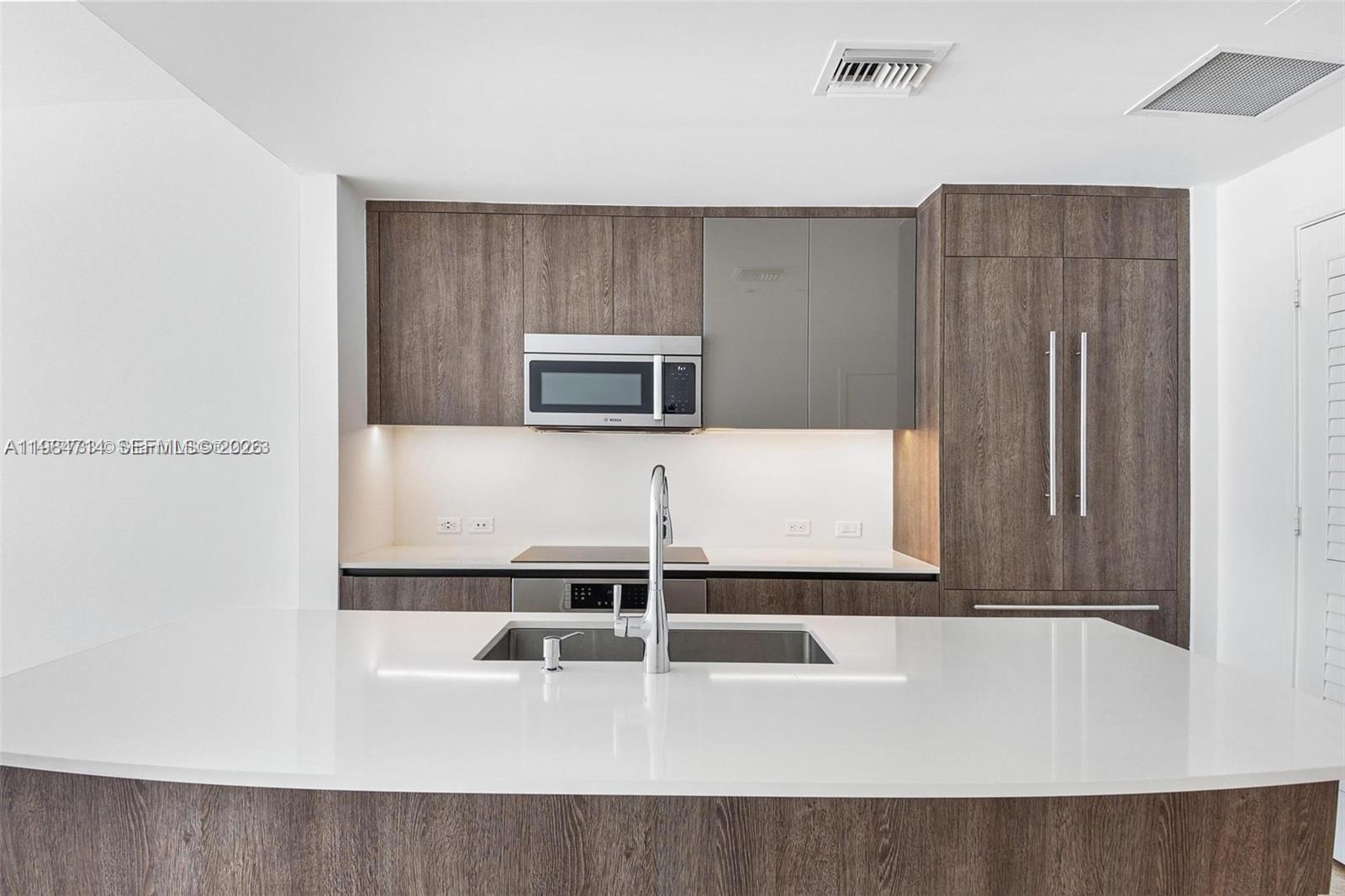 68 SE 6th St #806 Miami, FL 33131