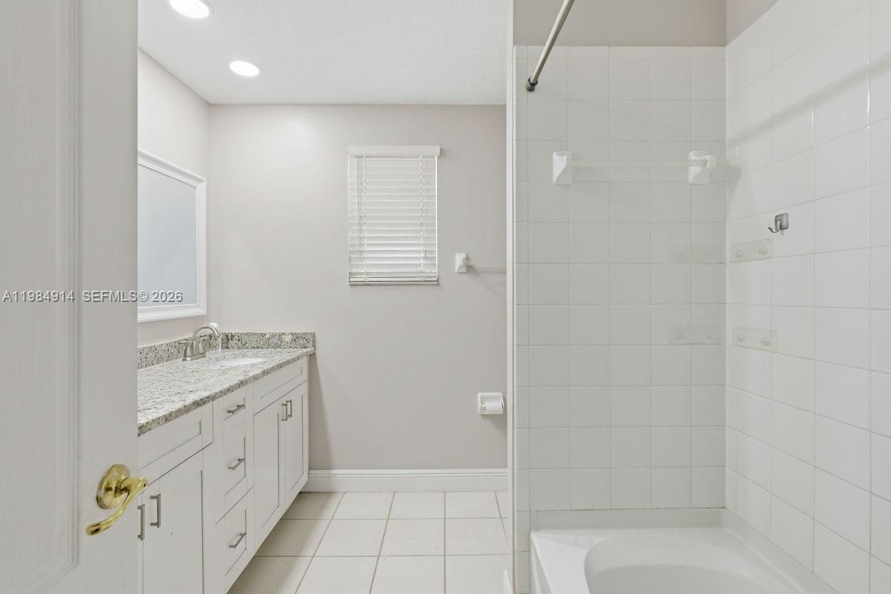 12502 Lake Vis Dr Tampa, FL 33534