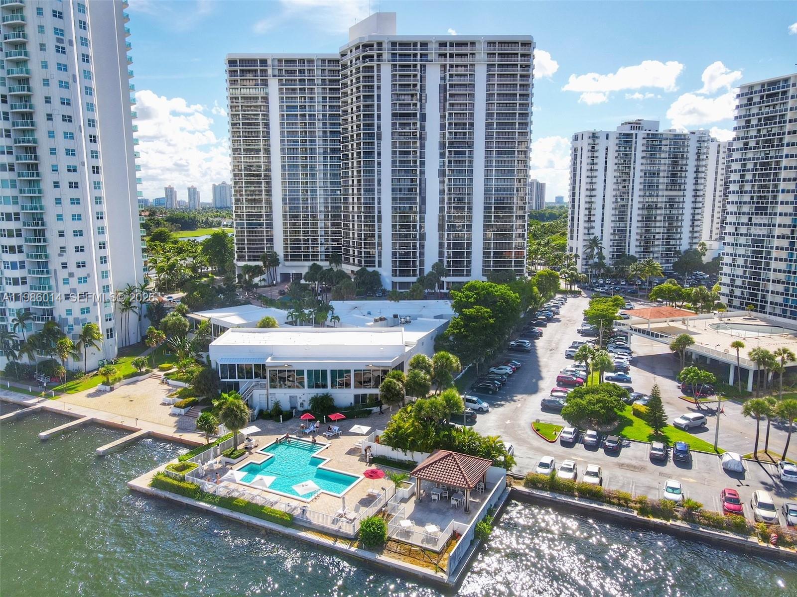 20281 E Country Clb Dr #2405