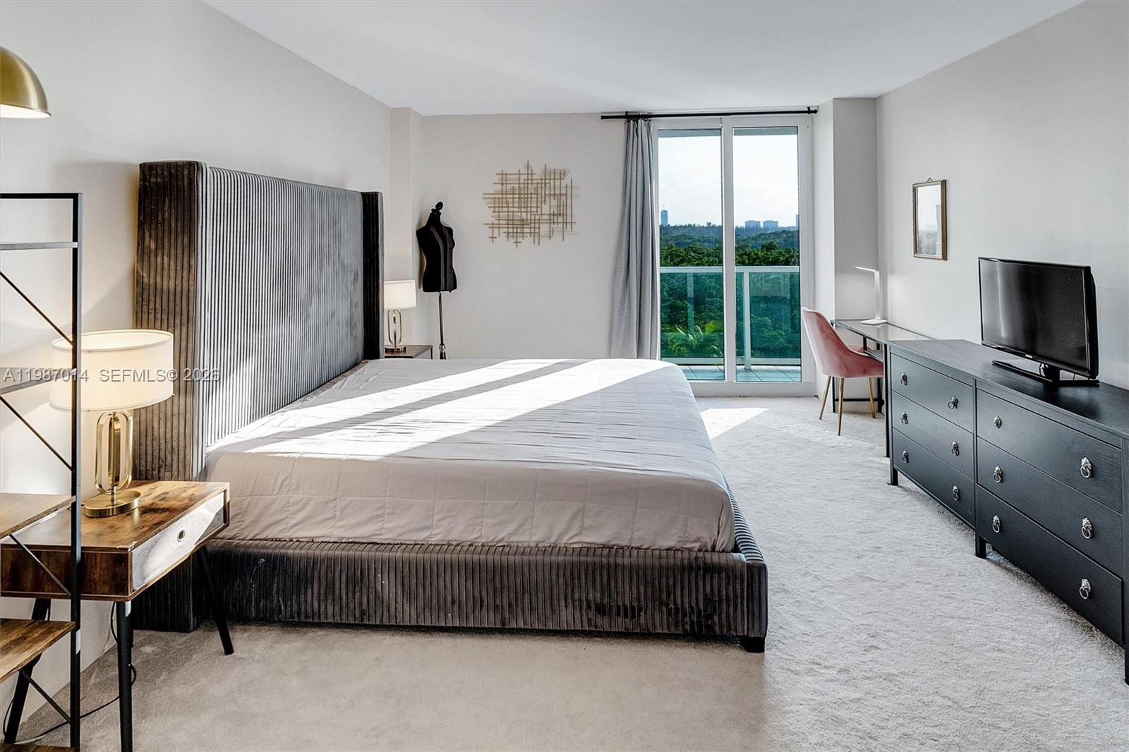 100 Bayview Dr #617 Sunny Isles Beach, FL 33160