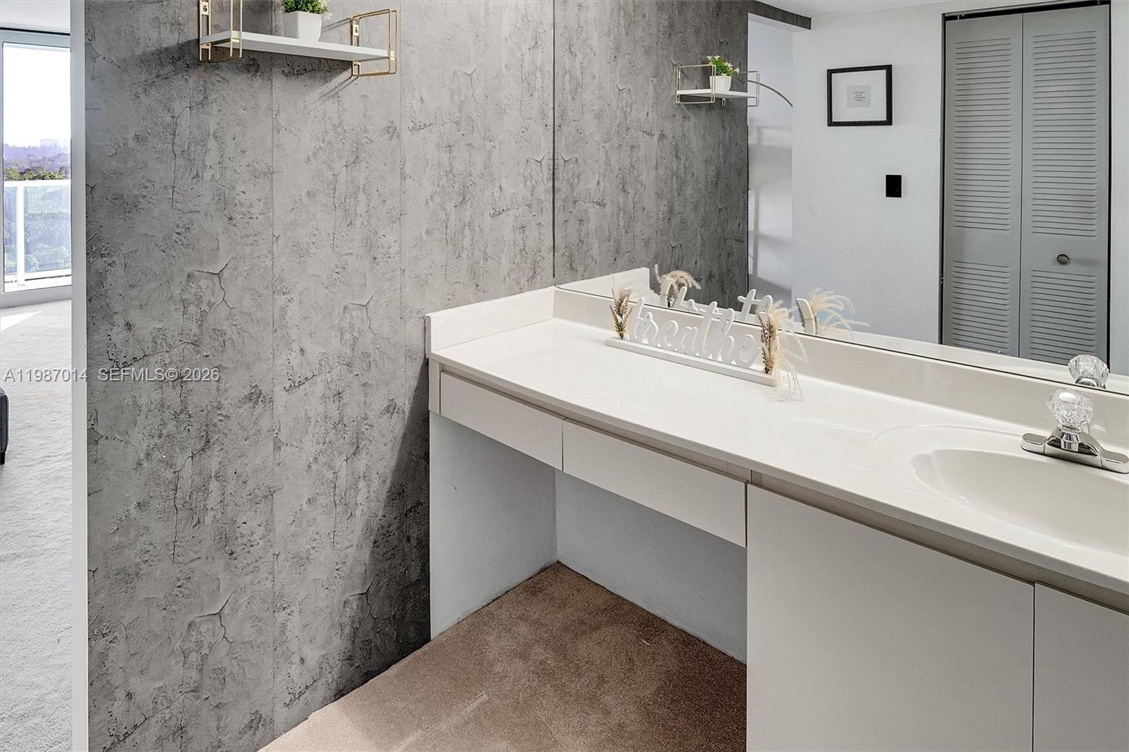 100 Bayview Dr #617 Sunny Isles Beach, FL 33160