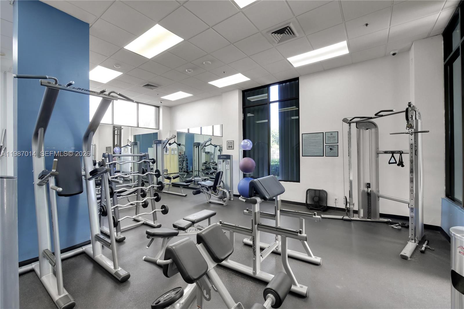 100 Bayview Dr #617 Sunny Isles Beach, FL 33160