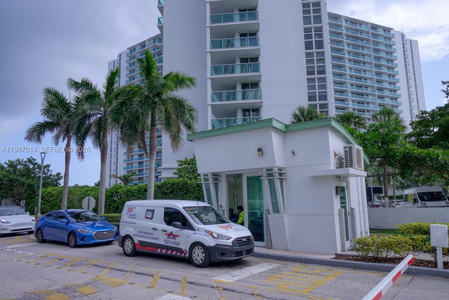 100 Bayview Dr #617 Sunny Isles Beach, FL 33160