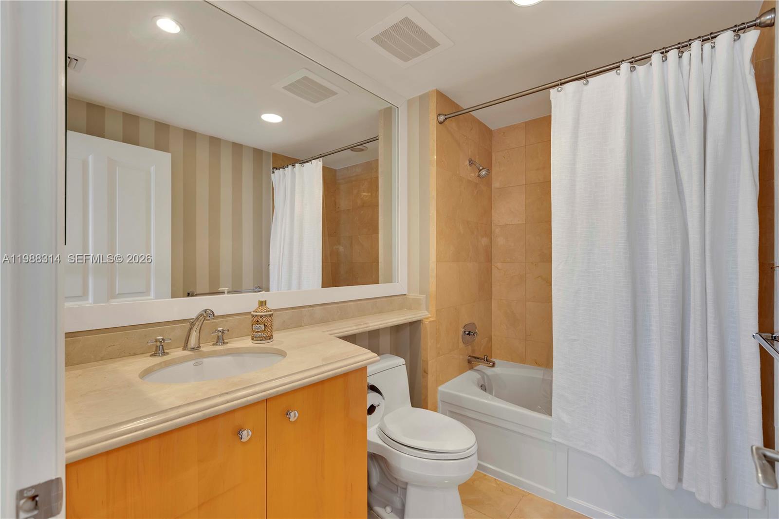 image Acqualina Residences48