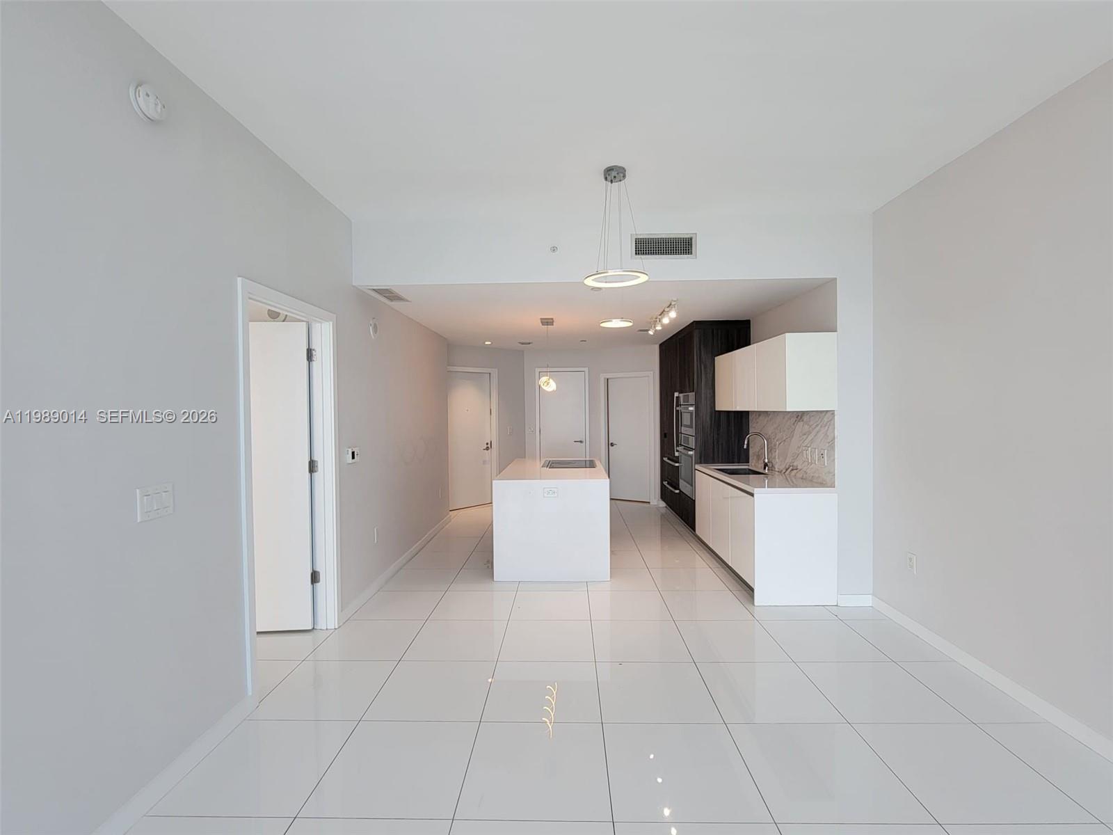 851 NE 1st Ave #1806 Miami, FL 33132