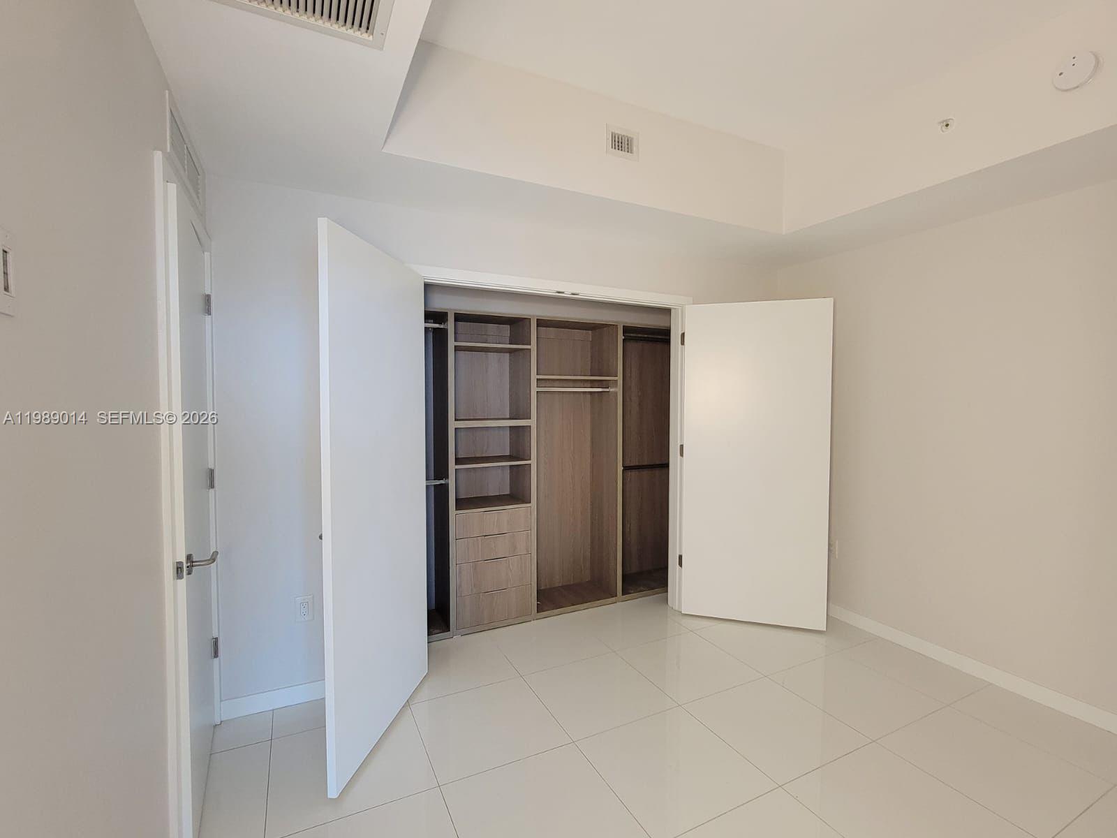 851 NE 1st Ave #1806 Miami, FL 33132