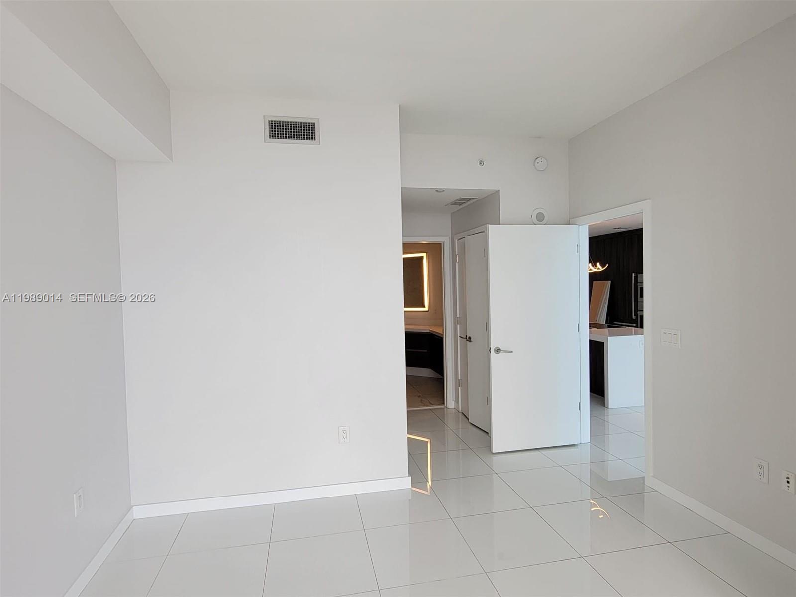 851 NE 1st Ave #1806 Miami, FL 33132