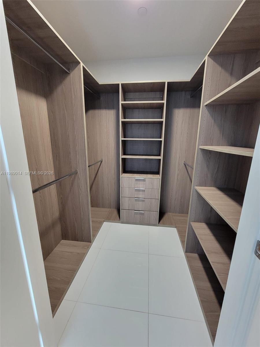 851 NE 1st Ave #1806 Miami, FL 33132