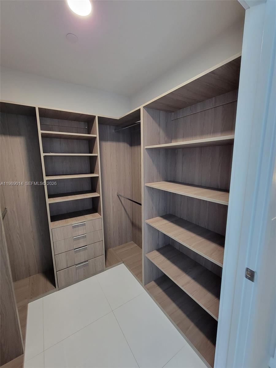 851 NE 1st Ave #1806 Miami, FL 33132