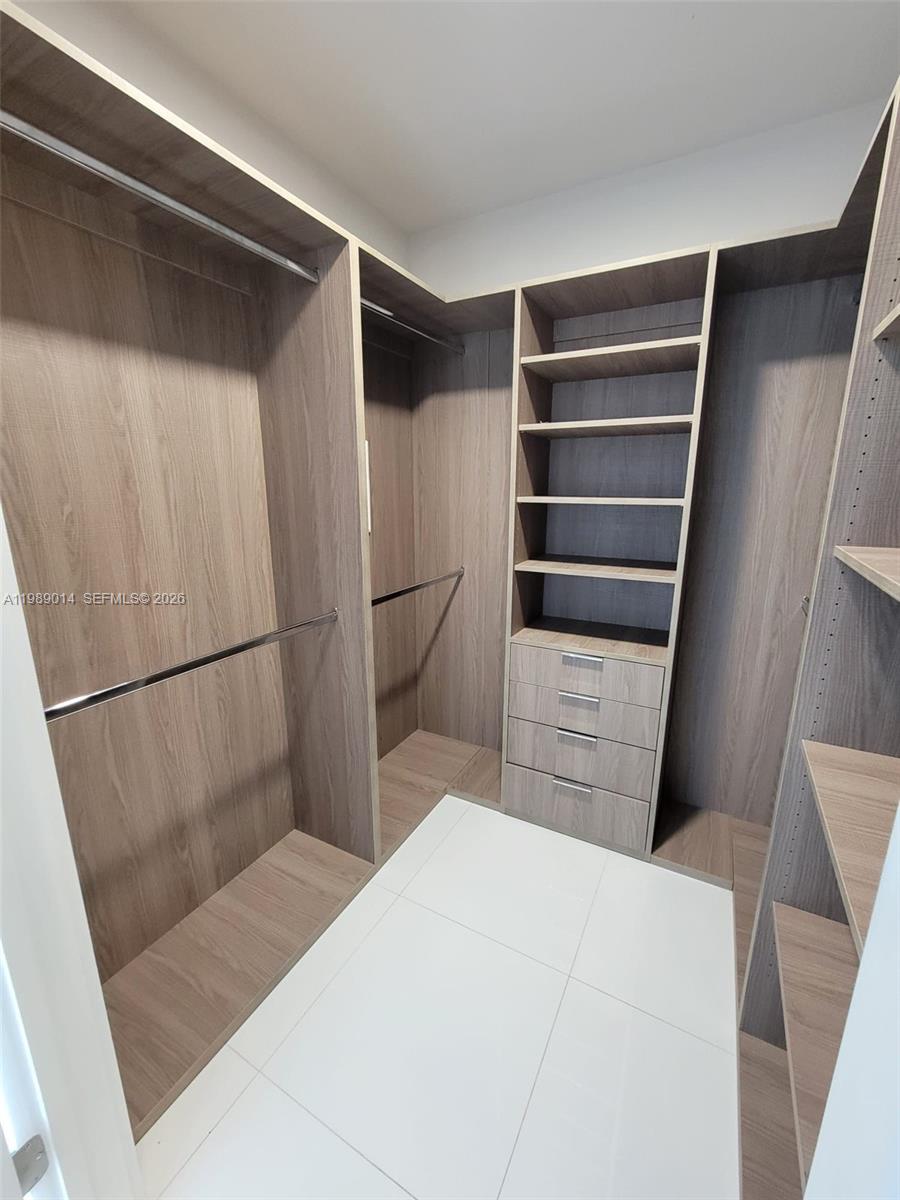 851 NE 1st Ave #1806 Miami, FL 33132