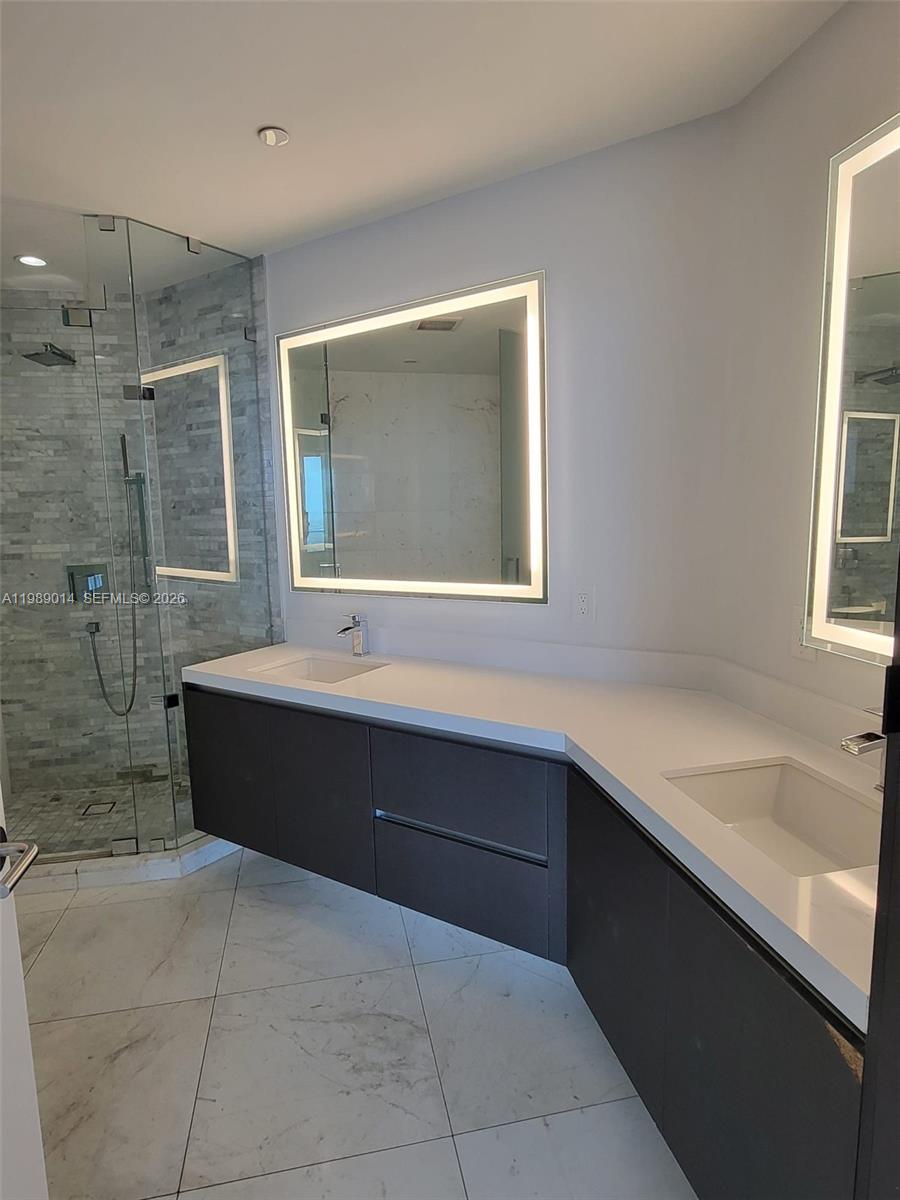 851 NE 1st Ave #1806 Miami, FL 33132