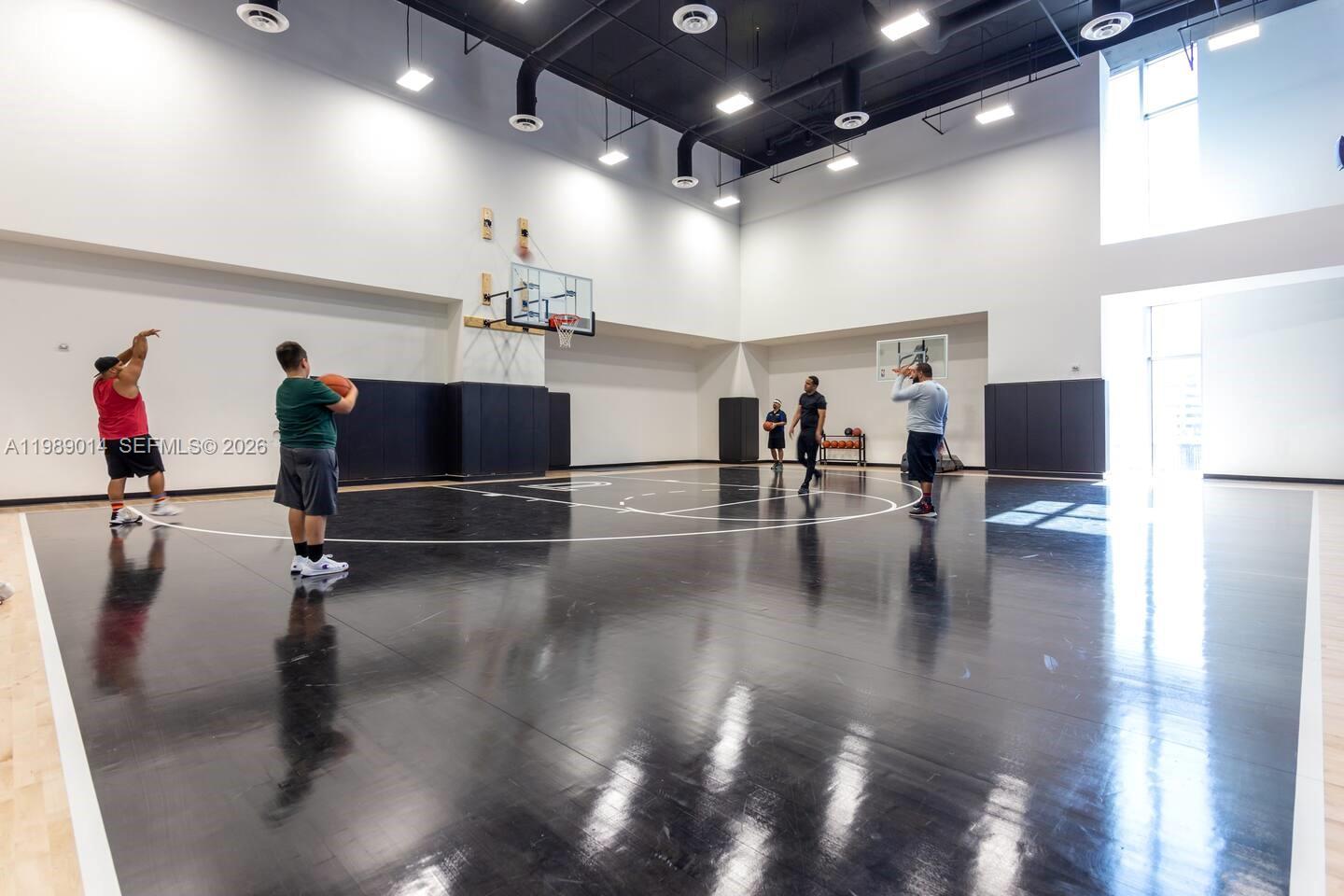 851 NE 1st Ave #1806 Miami, FL 33132