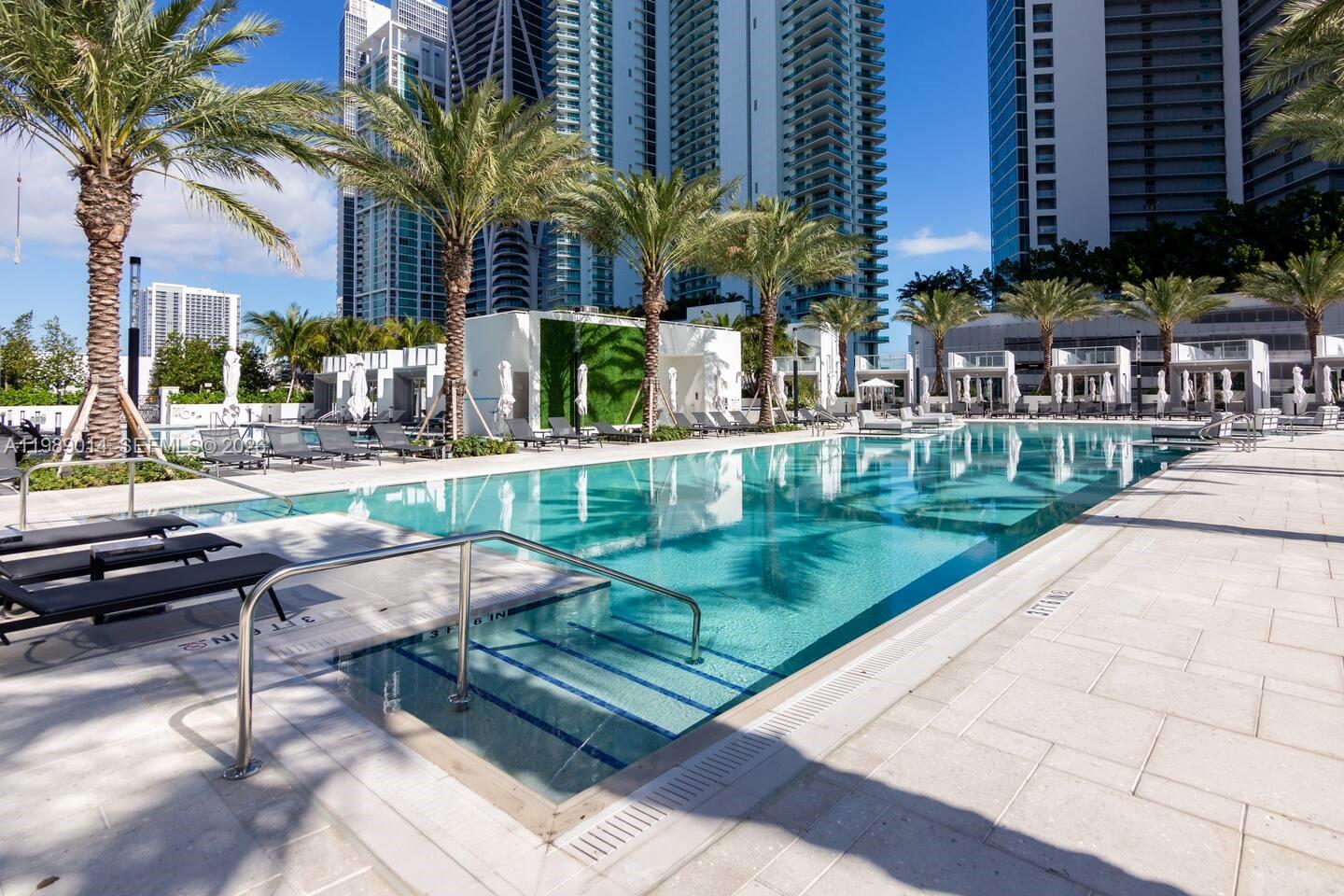 851 NE 1st Ave #1806 Miami, FL 33132