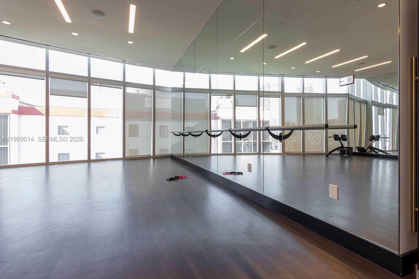 851 NE 1st Ave #1806 Miami, FL 33132