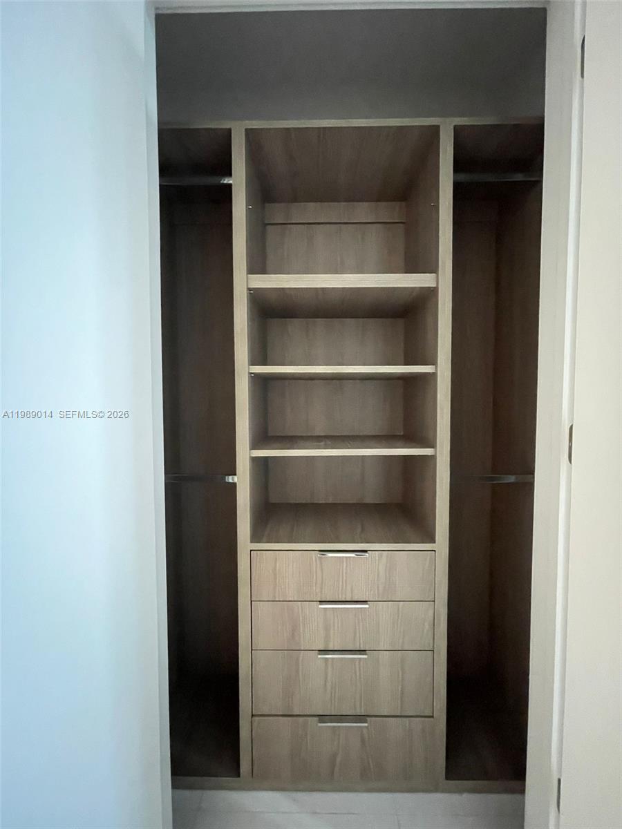 851 NE 1st Ave #1806 Miami, FL 33132