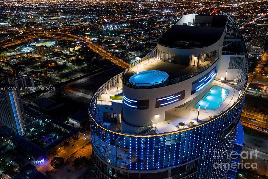 851 NE 1st Ave #1806 Miami, FL 33132