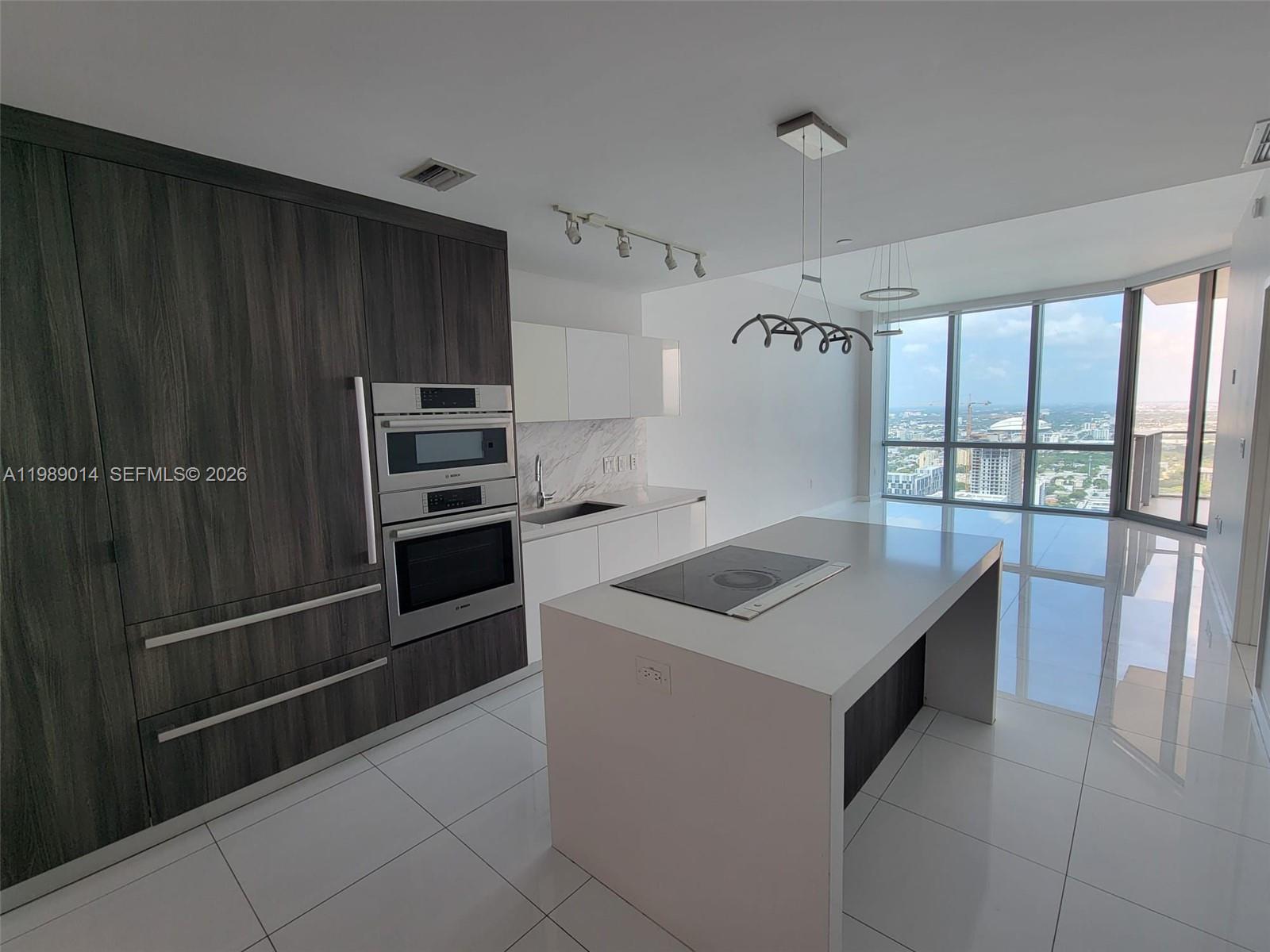 851 NE 1st Ave #1806 Miami, FL 33132