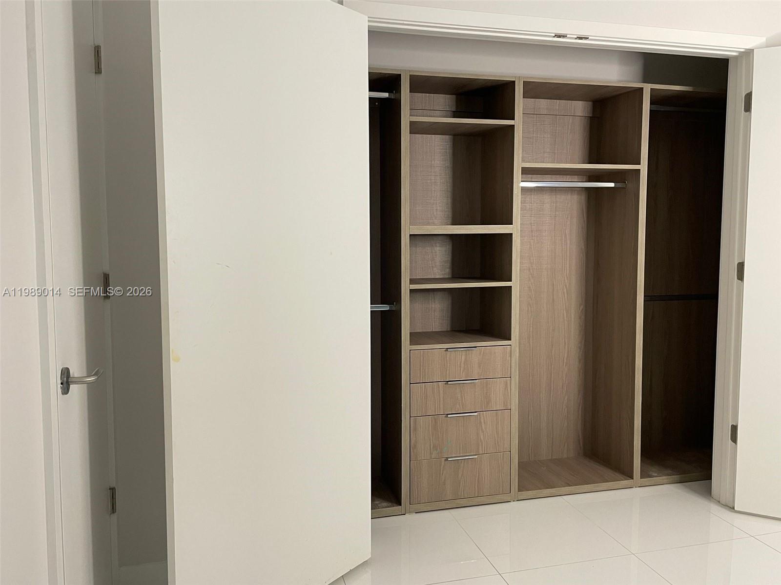 851 NE 1st Ave #1806 Miami, FL 33132