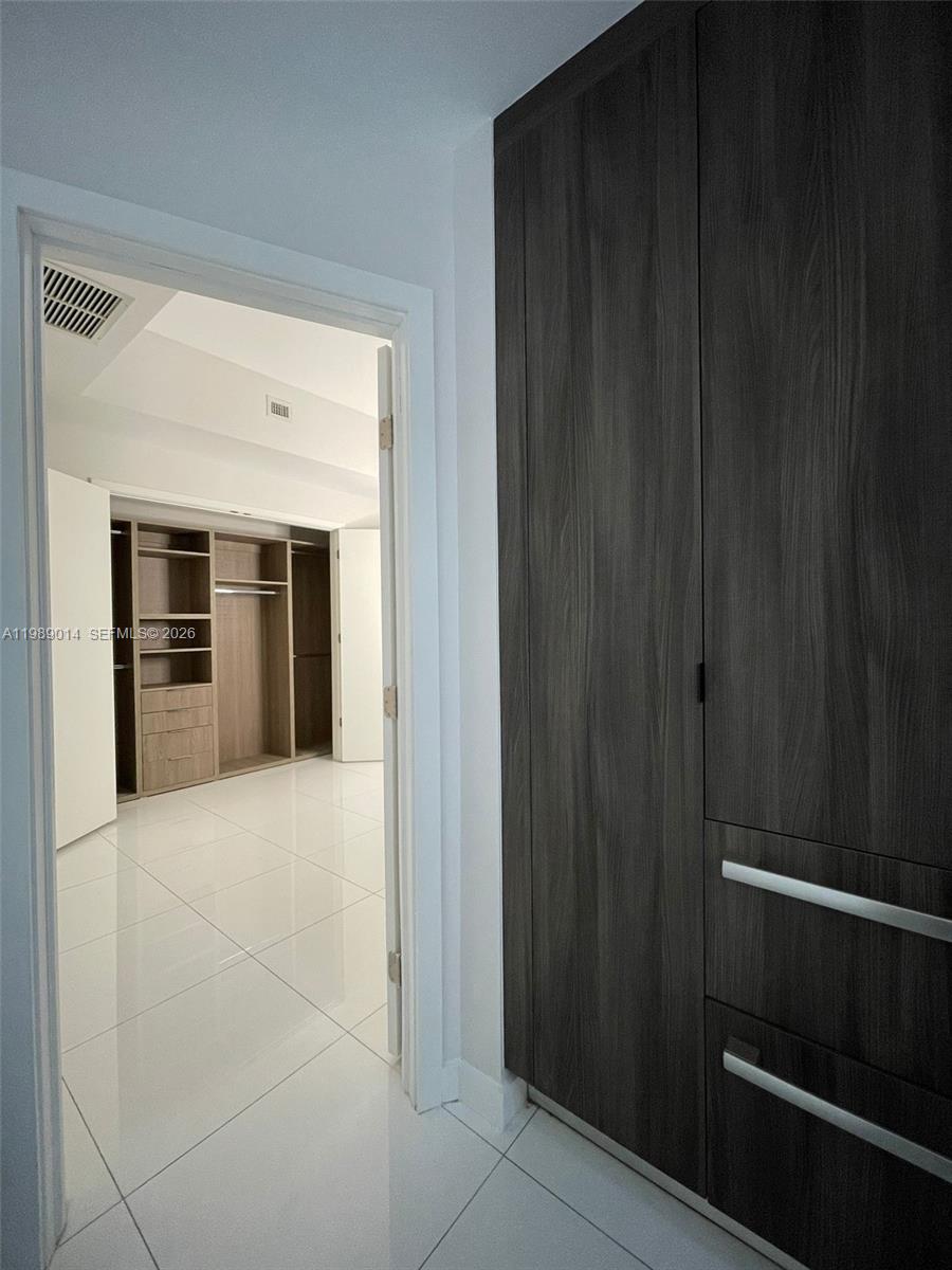 851 NE 1st Ave #1806 Miami, FL 33132