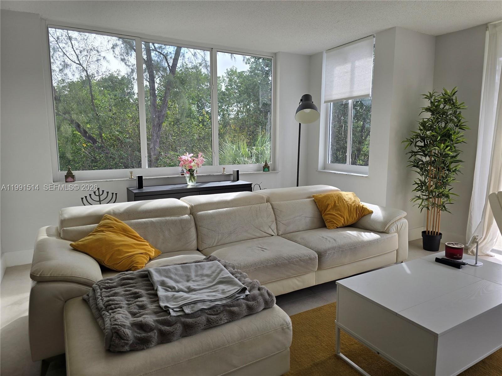 17890 W Dixie Hwy #307 North Miami Beach, FL 33160