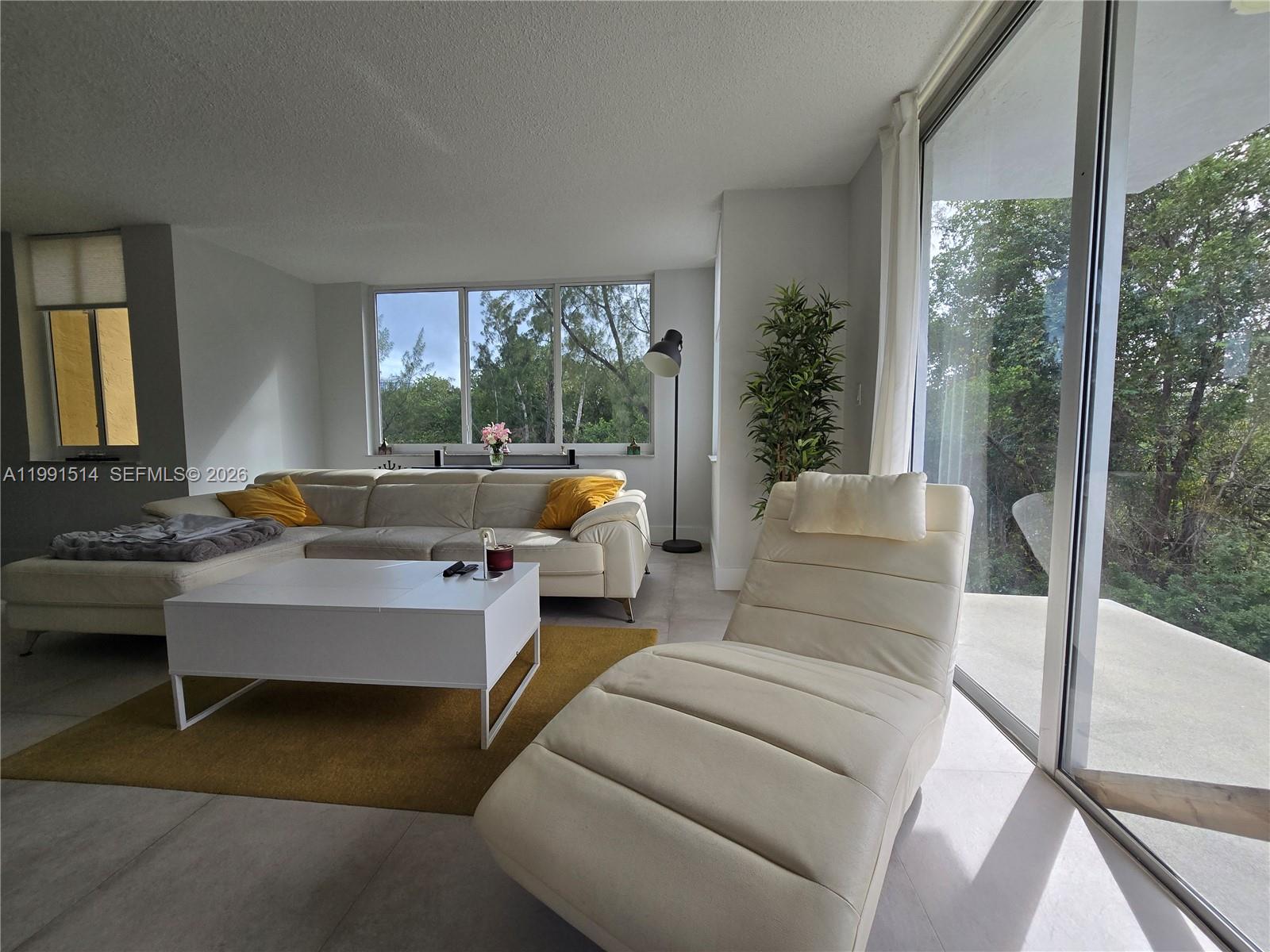 17890 W Dixie Hwy #307 North Miami Beach, FL 33160