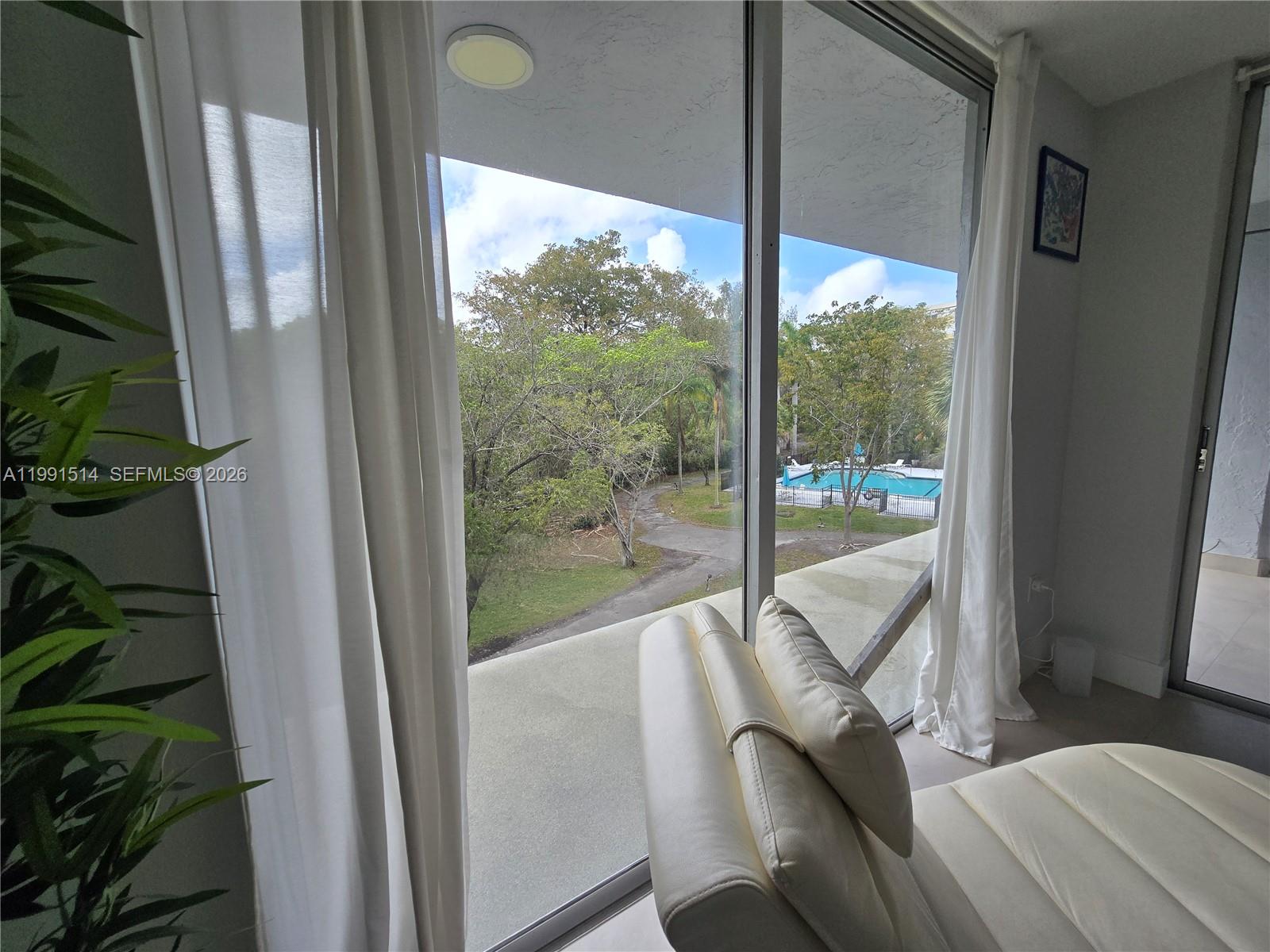 17890 W Dixie Hwy #307 North Miami Beach, FL 33160