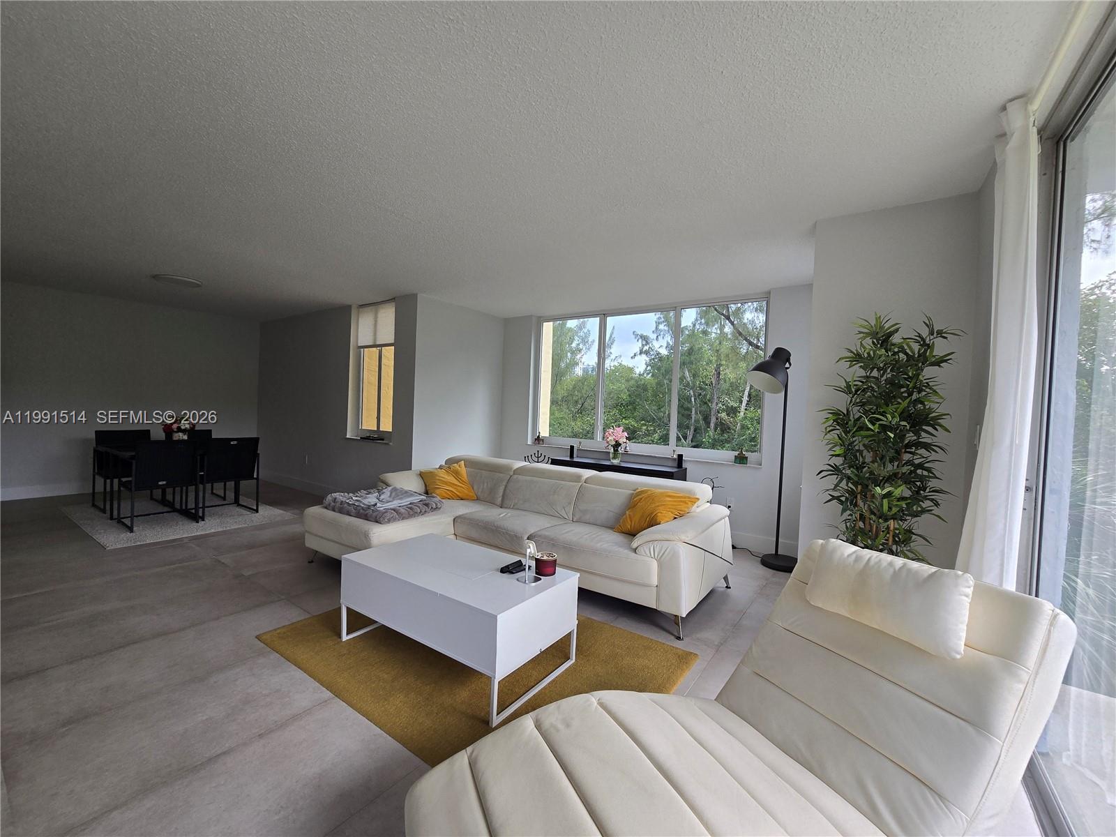 17890 W Dixie Hwy #307 North Miami Beach, FL 33160