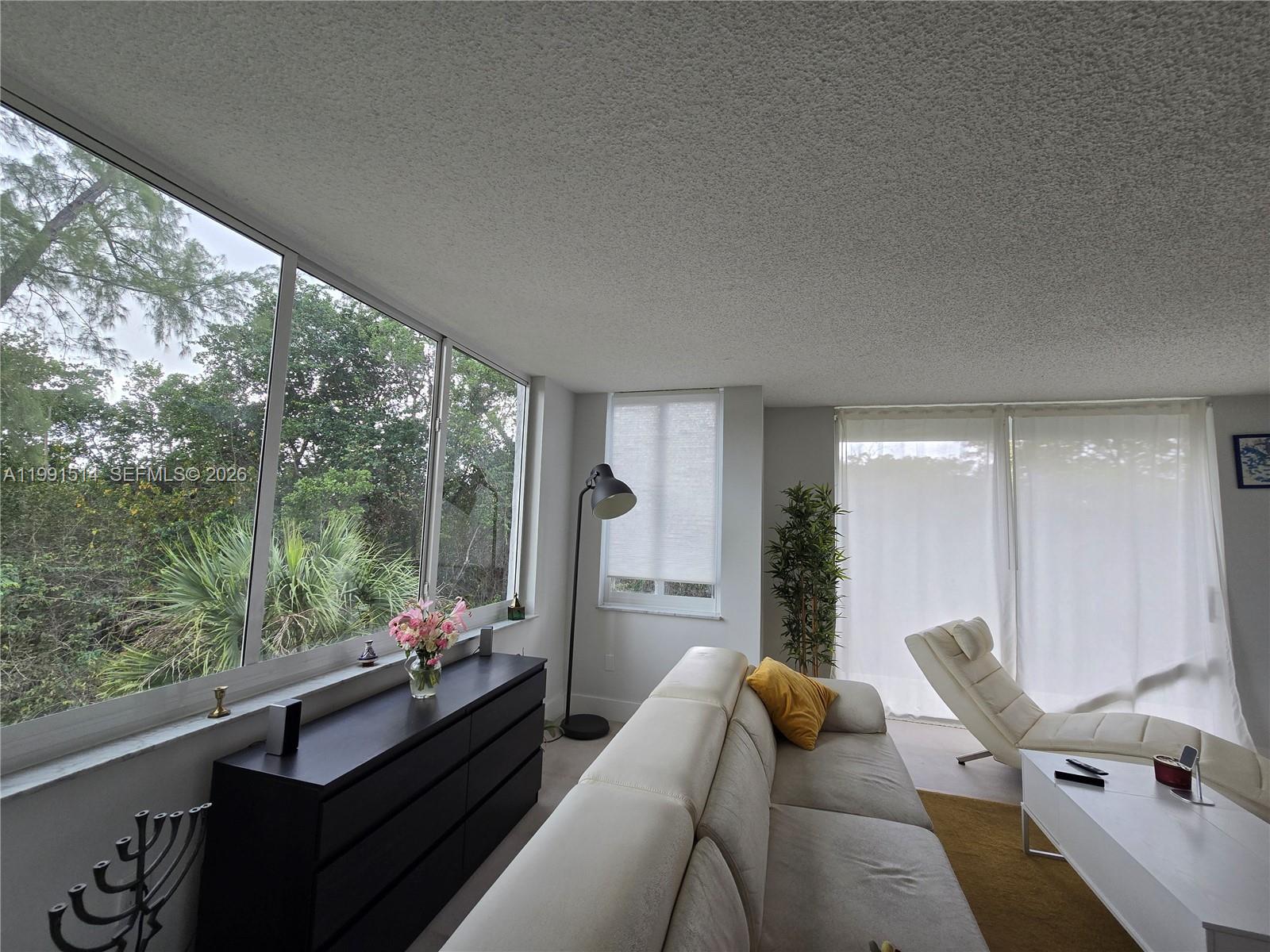 17890 W Dixie Hwy #307 North Miami Beach, FL 33160