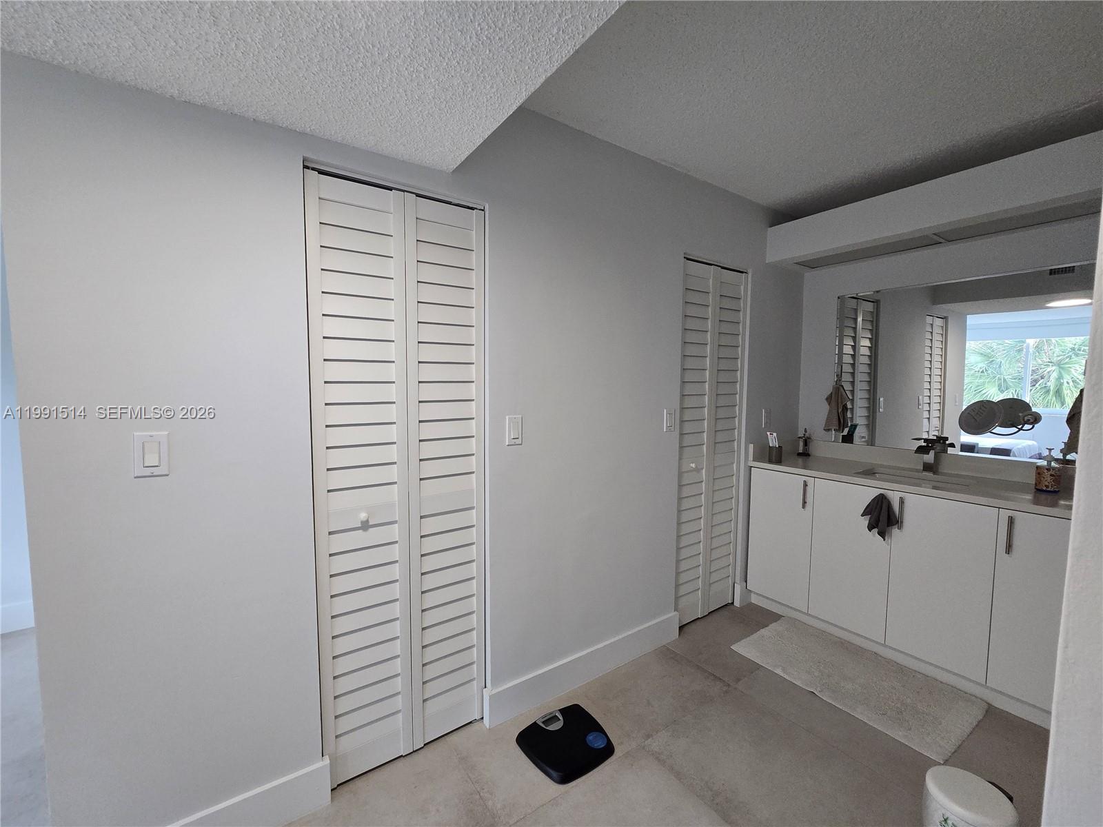 17890 W Dixie Hwy #307 North Miami Beach, FL 33160