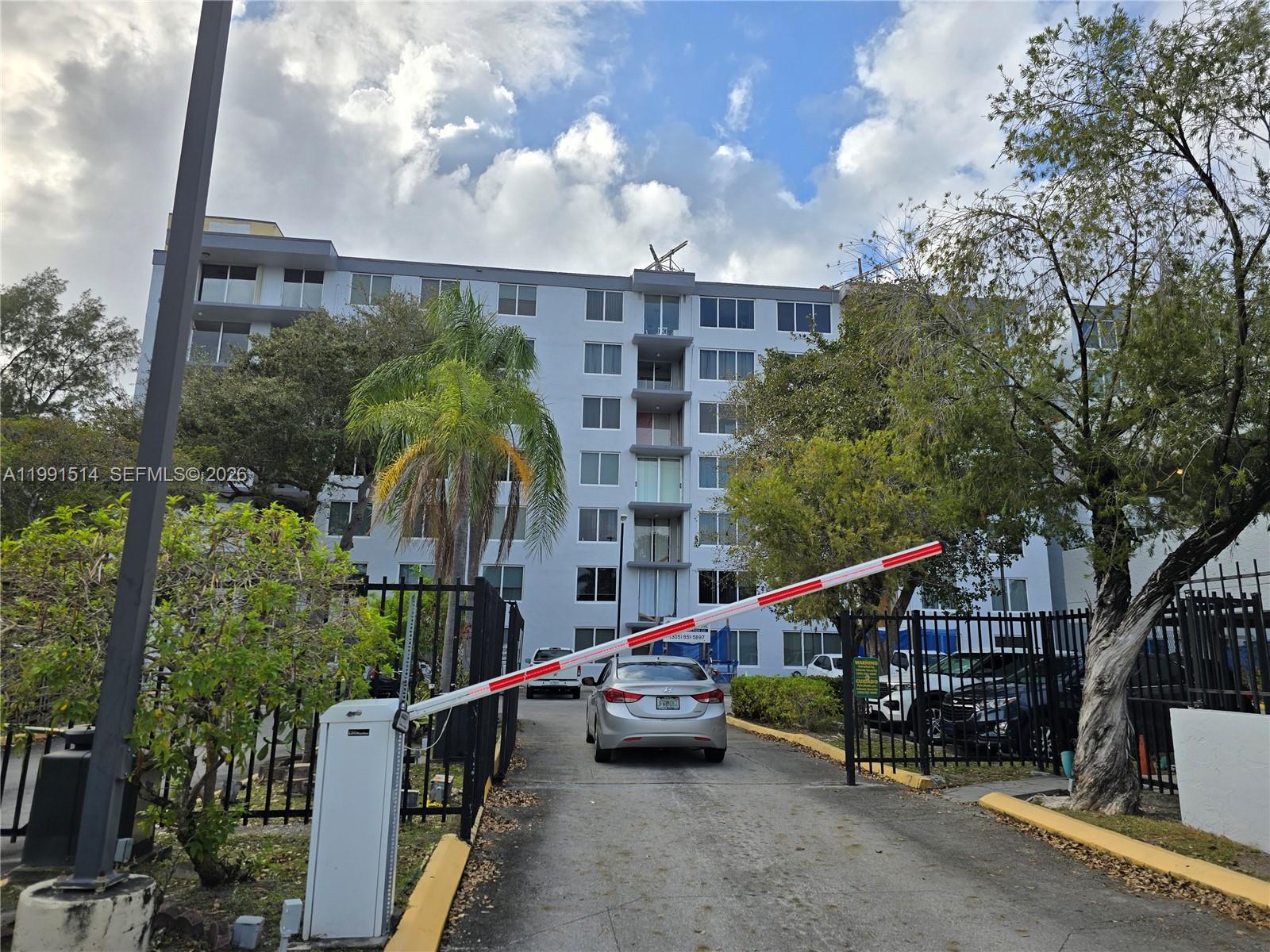 17890 W Dixie Hwy #307 North Miami Beach, FL 33160