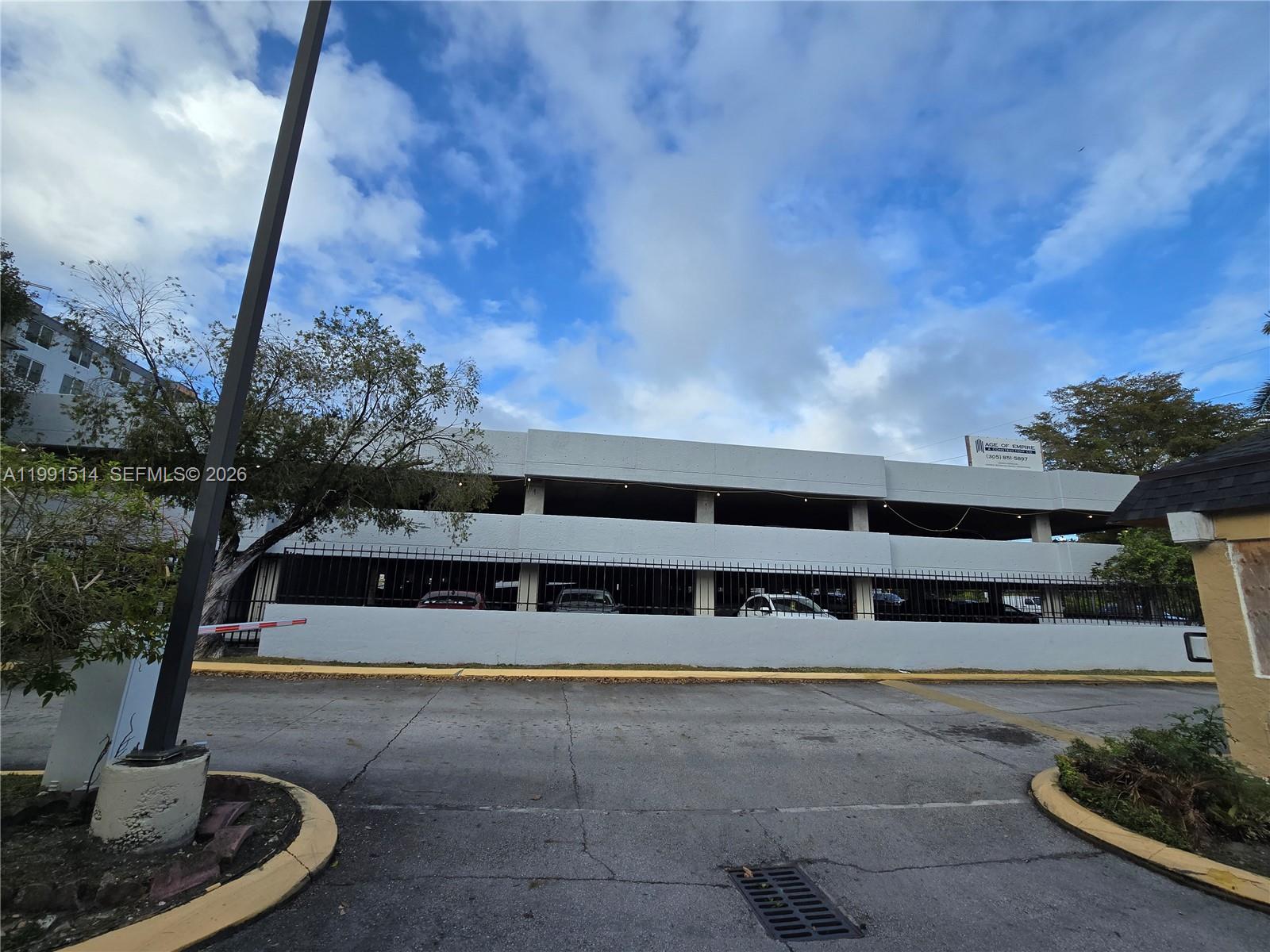 17890 W Dixie Hwy #307 North Miami Beach, FL 33160