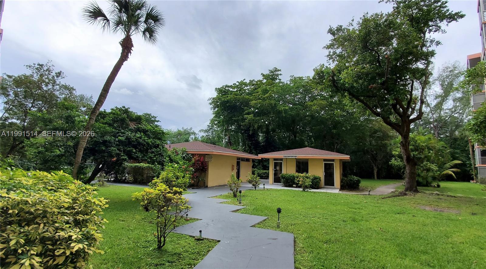 17890 W Dixie Hwy #307 North Miami Beach, FL 33160