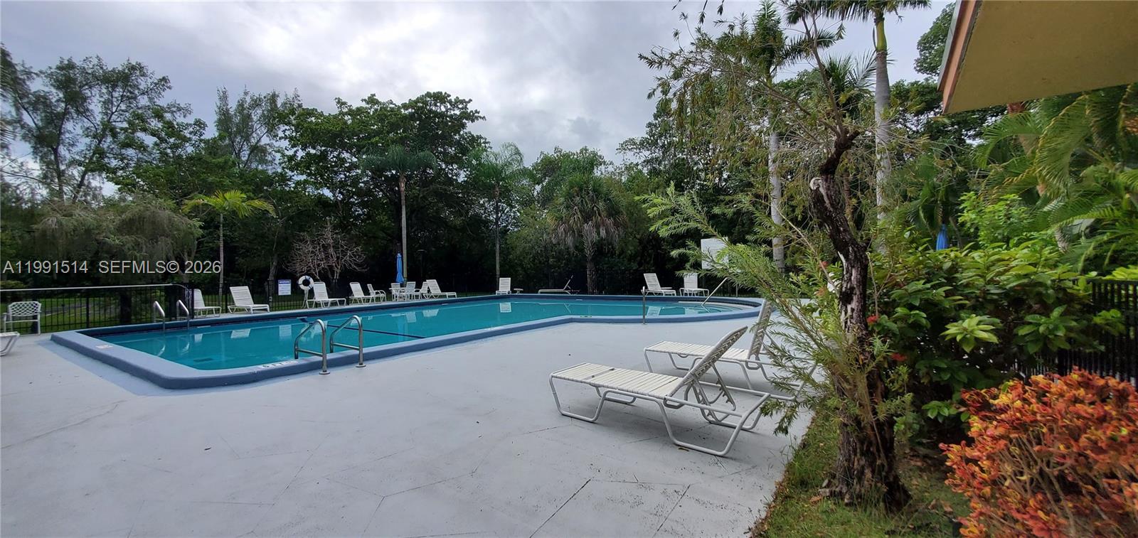 17890 W Dixie Hwy #307 North Miami Beach, FL 33160