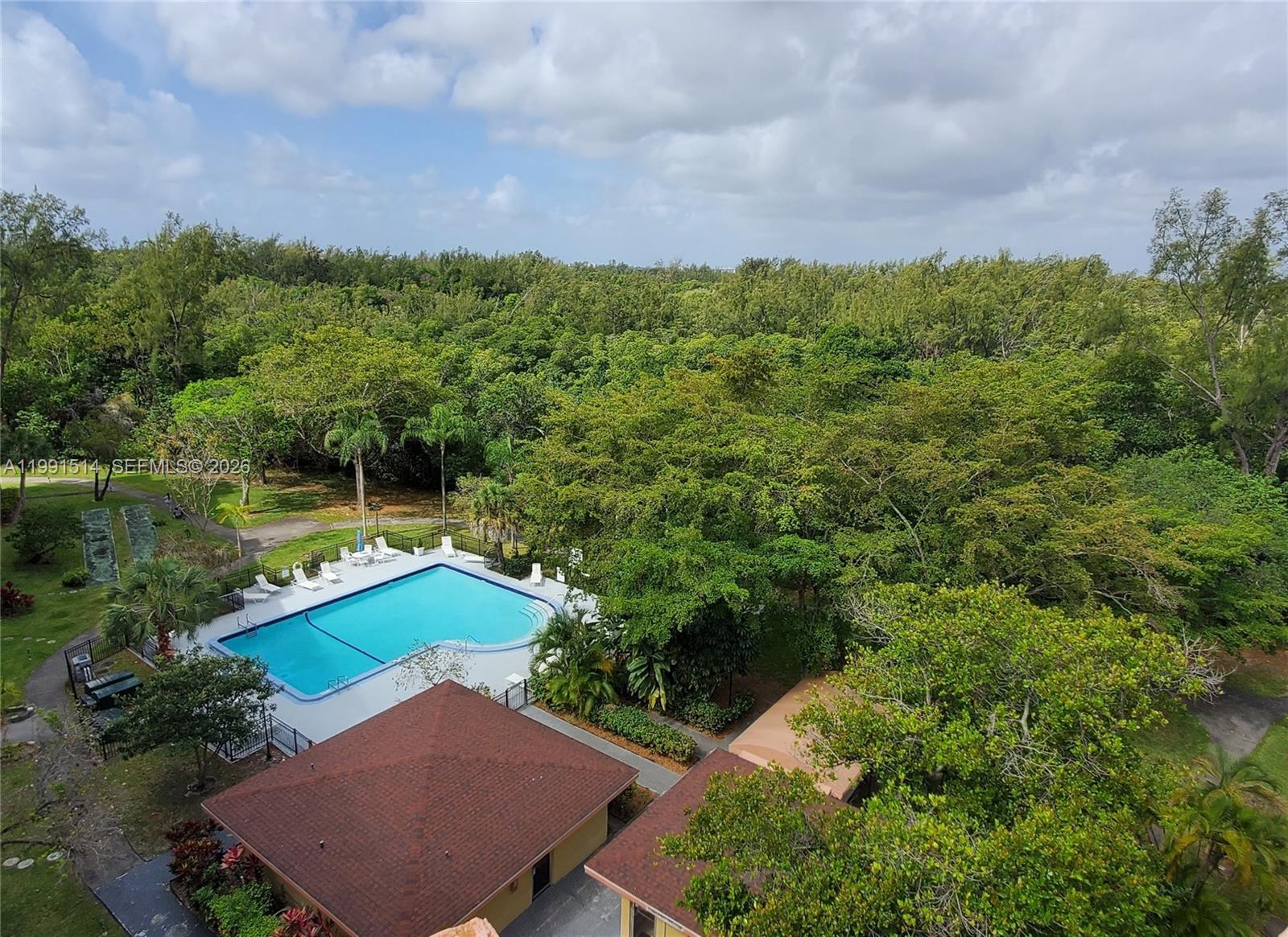 17890 W Dixie Hwy #307 North Miami Beach, FL 33160